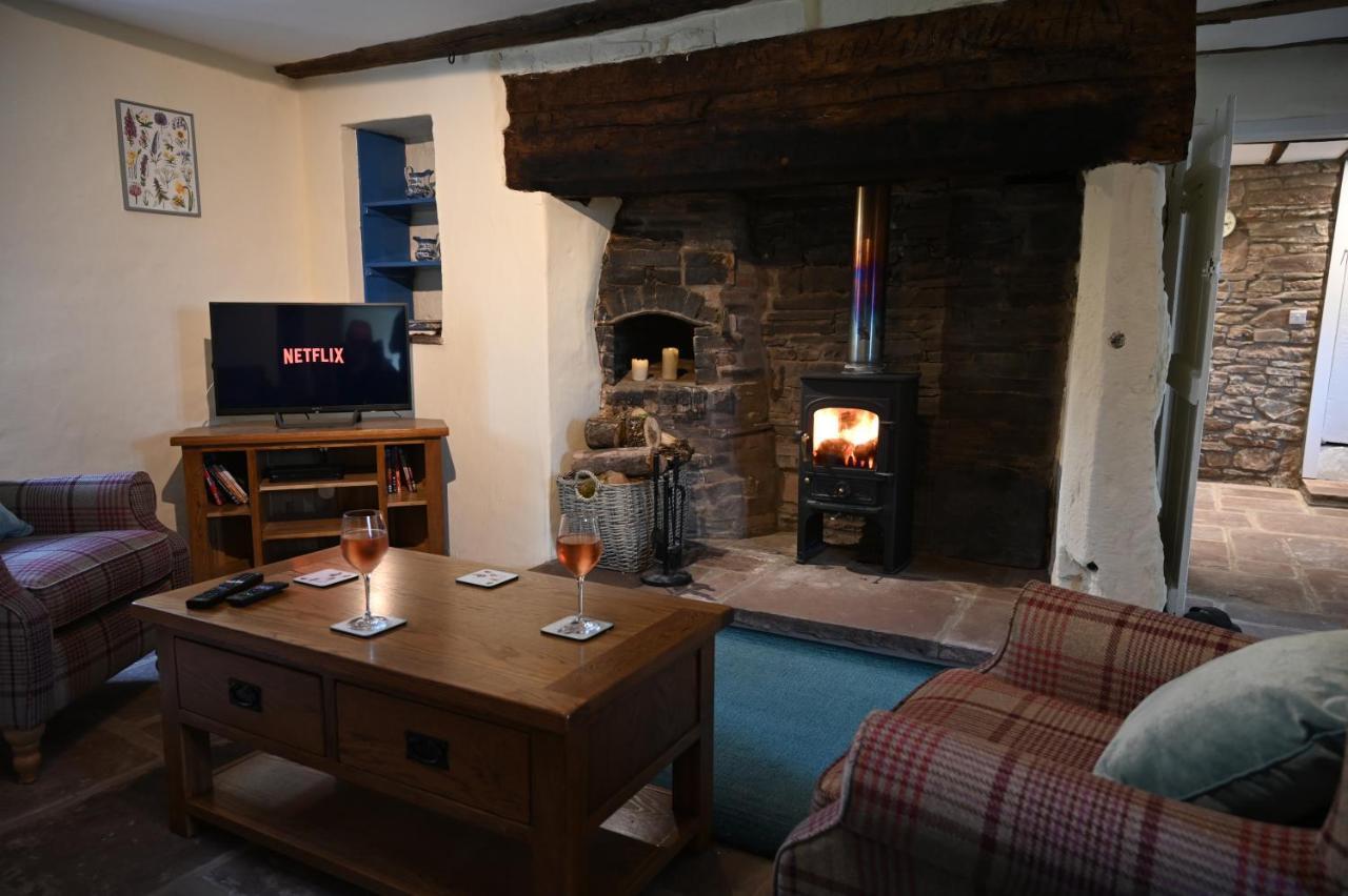 Villa Pant Llwyd Farm à Llangynidr Extérieur photo