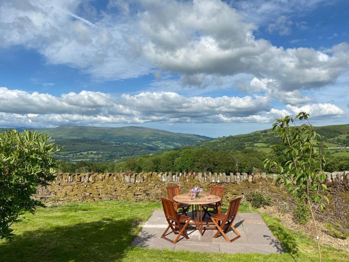 Villa Pant Llwyd Farm à Llangynidr Extérieur photo